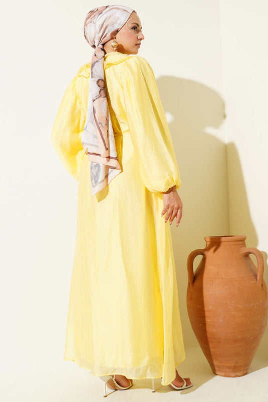 Gelbes Rüschenkleid mit Knopfleiste