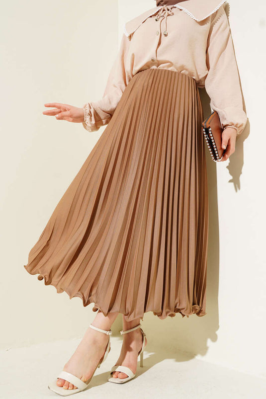 تنورة صدرية مطوية ومرنّة الخصر