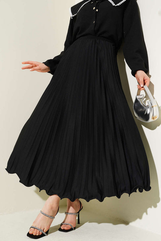 تنورة مطوية بخصر مطاطي أسود