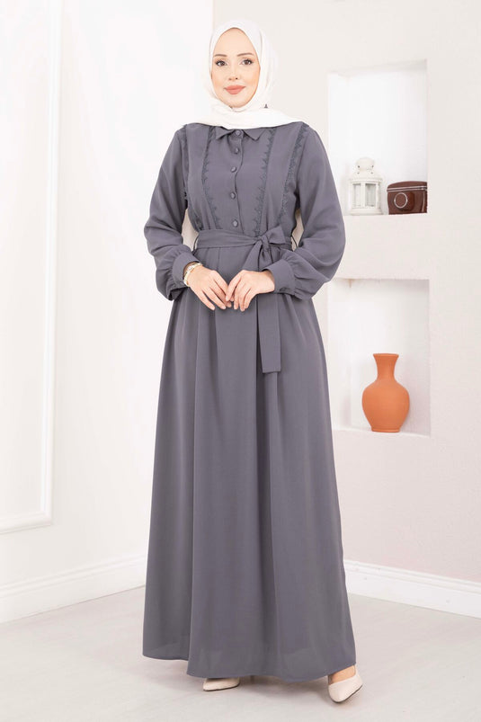 Abito Tesettür con Cintura e Dettaglio a Pizzo Grigio