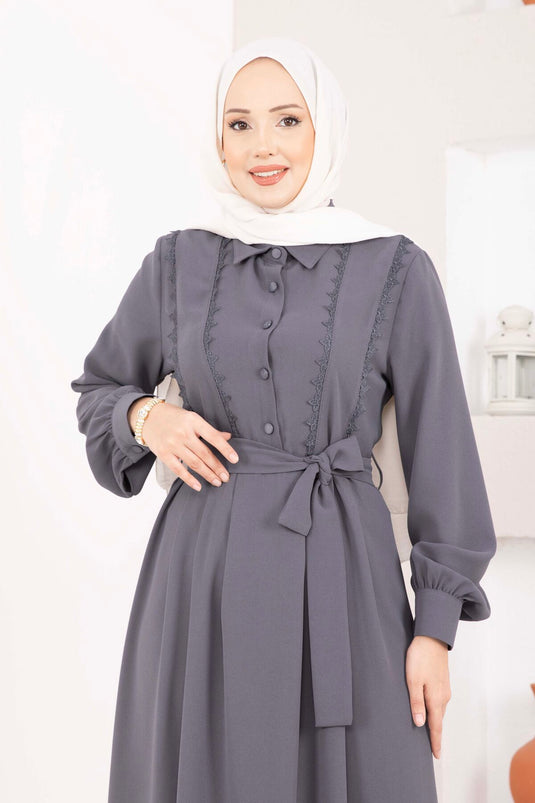 Abito Tesettür con Cintura e Dettaglio a Pizzo Grigio