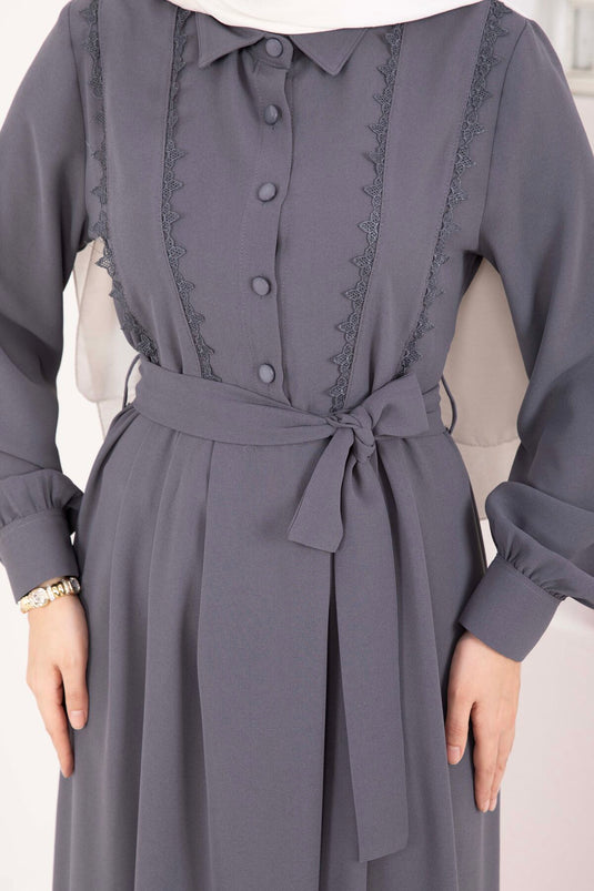 Fisto-Detail Gürteltes Modest Fashion Kleid Grau
