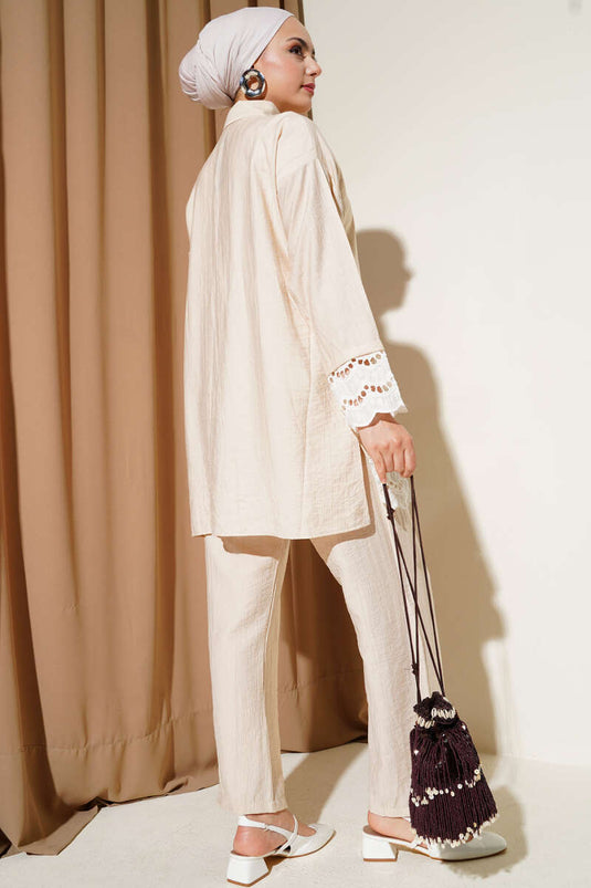 طقم تونيك مزين بتفاصيل صدفية من قطعتين، بيج