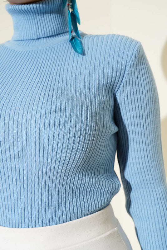 Pull à col roulé côtelé bleu ciel
