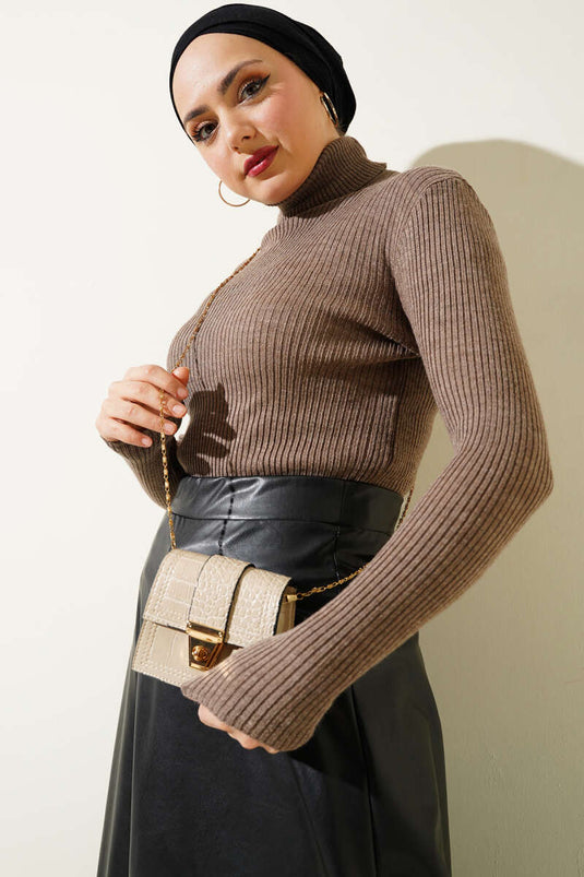 Pull à col roulé côtelé, couleur vison