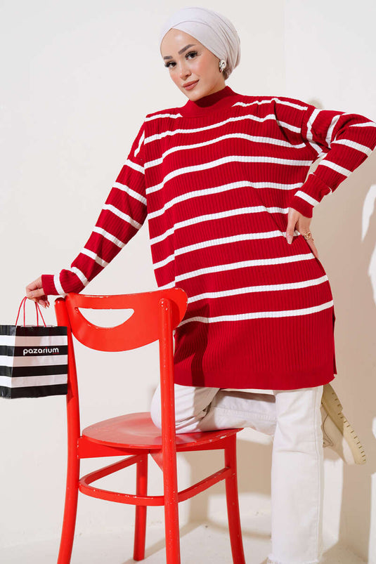 سترة مخططة فضفاضة محبوكة باللون الأحمر