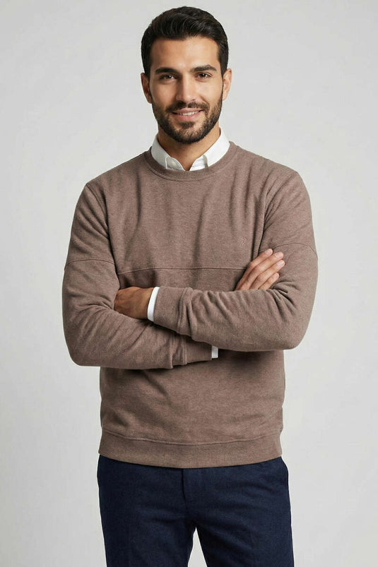 Herrenpullover mit Kordelnahtdetails in Rehbraun