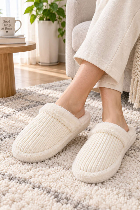 Flauschige Bart Hausschuhe Creme