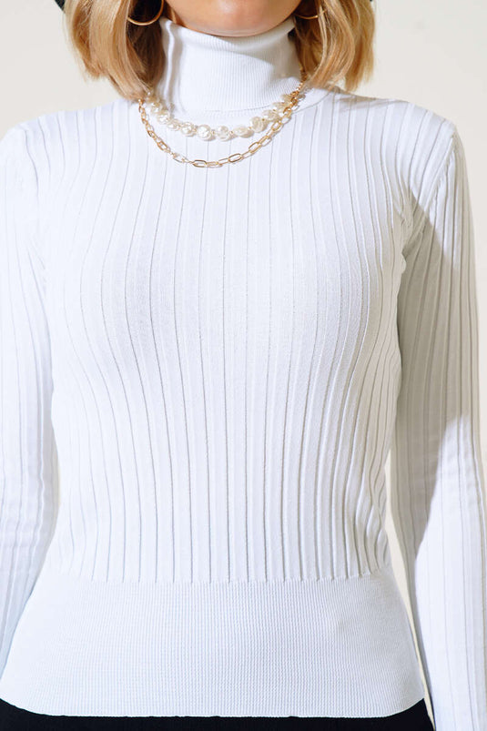 سترة محبوكة كاملة ذات رقبة مدورة مضلعة بلون البيج الفاتح