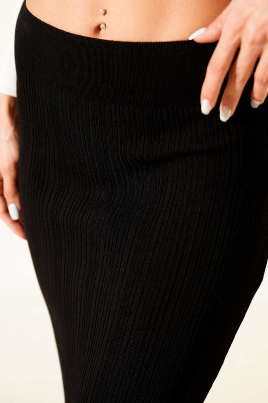 Geribbelde gebreide rok met zijsplitten, zwart