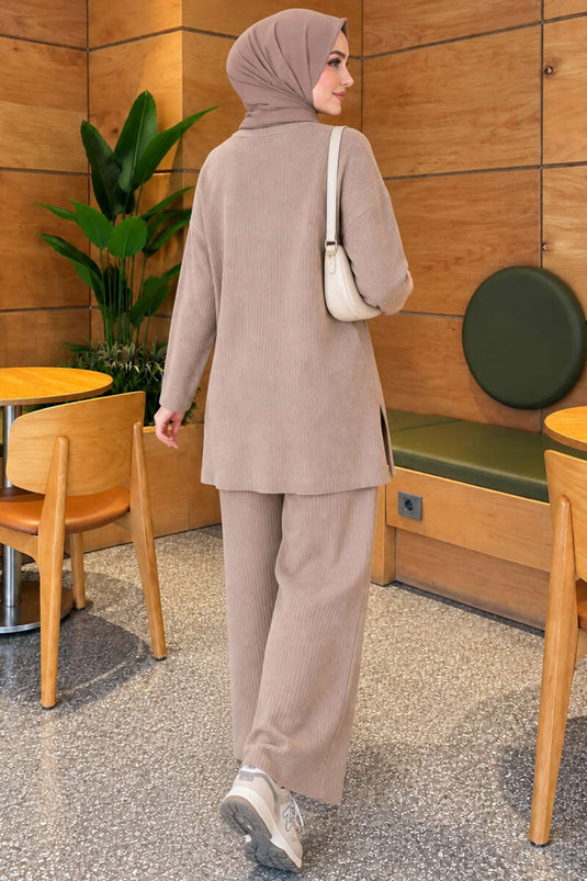 Completo In Maglia A Coste Con Spacco Beige