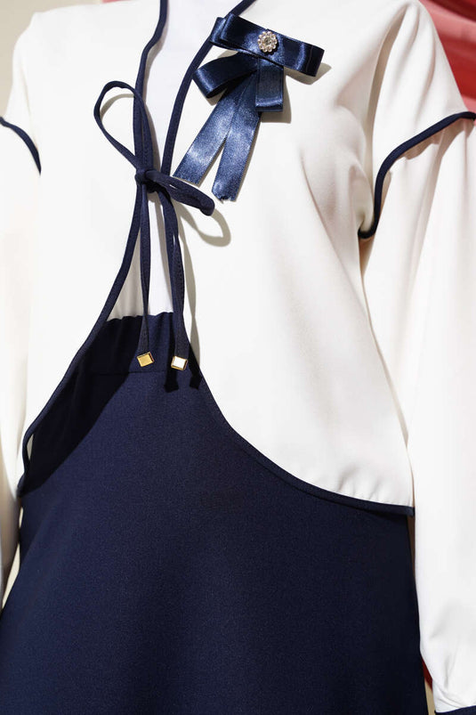 بدلة تنورة من قطعتين مع دبوس على شكل فيونكة، أزرق داكن