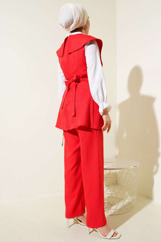 Ensemble deux pièces rouge à col marin orné d'un nœud papillon
