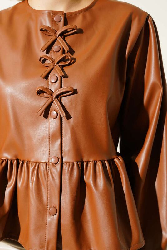 Veste en cuir avec nœud papillon, couleur fauve
