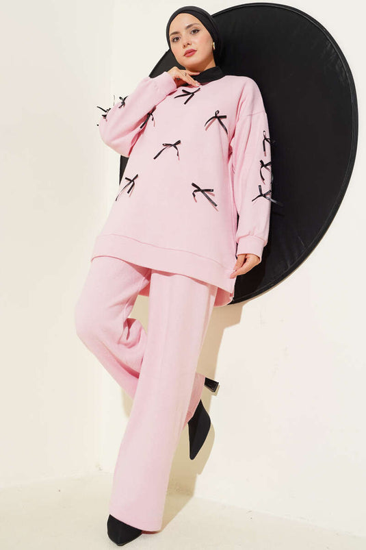 طقم مكون من قطعتين مطبوع عليه فيونكة باللون الوردي