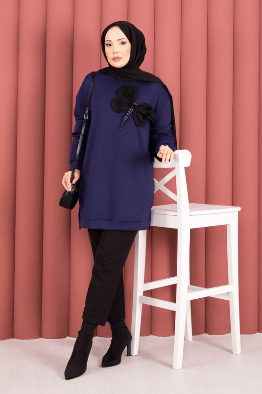 تونيك حجاب أويشو مطرز بالأحجار وتفاصيل فيونكة، أزرق داكن