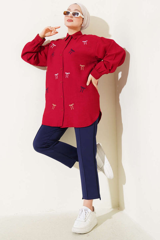 Hemd mit Schleifenstickerei in Burgunderrot