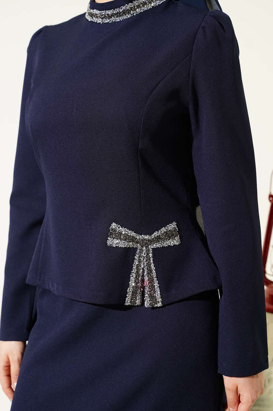 Ensemble deux pièces avec jupe ornée de pierres Fiyonk bleu marine