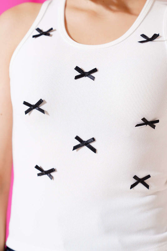 بلوزة كاميسول بدون أكمام مع فيونكة