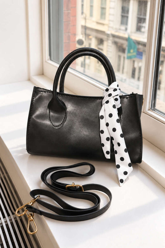 Sac À Main Noir Avec Détails Foulard