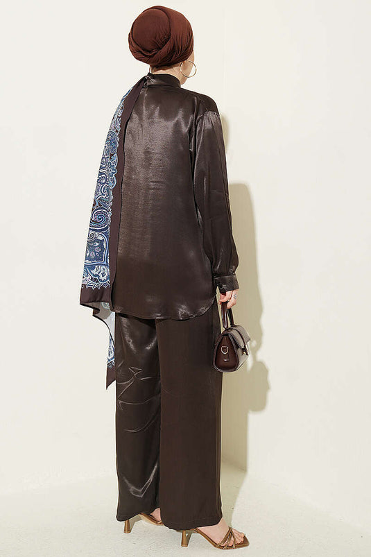 Ensemble double en satin avec détail foulard, couleur café