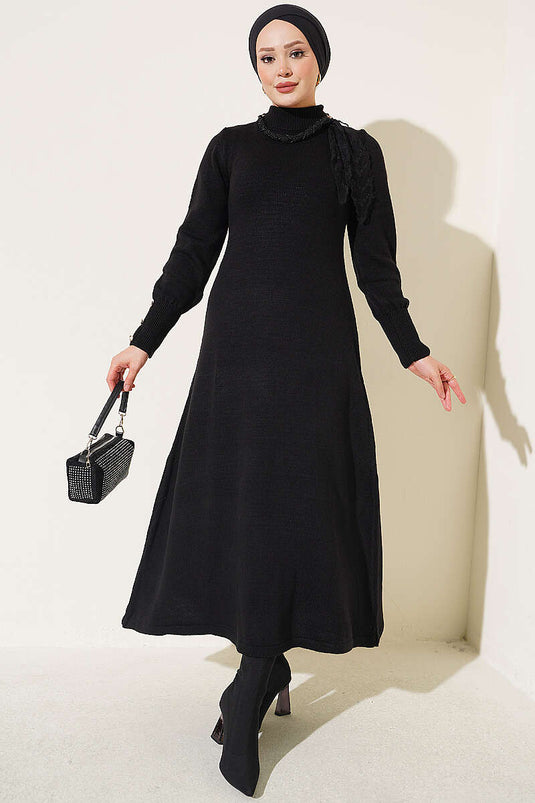 Vestido De Punto Negro Con Detalles De Bufanda Y Volantes