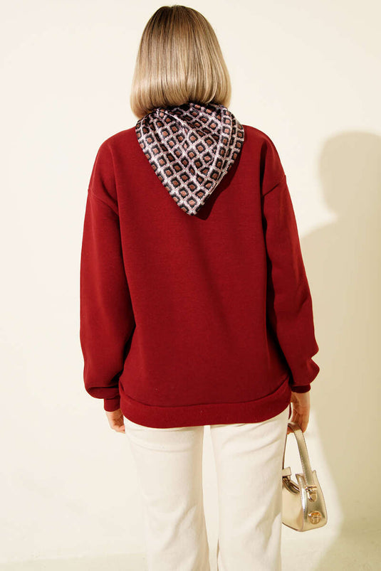 سويت شيرت مطرز برسومات غزال مع وشاح، لون عنابي