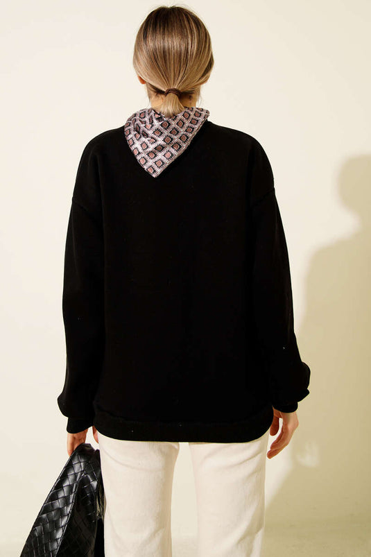 سويت شيرت مطرز عليه صورة غزال مع وشاح، أسود