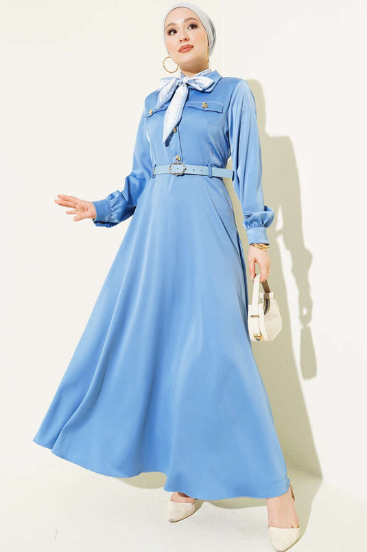 Abendkleid aus Satin mit Schal und Gürtel in Blau