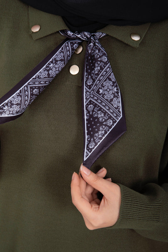 Pull en tricot à col polo avec foulard kaki