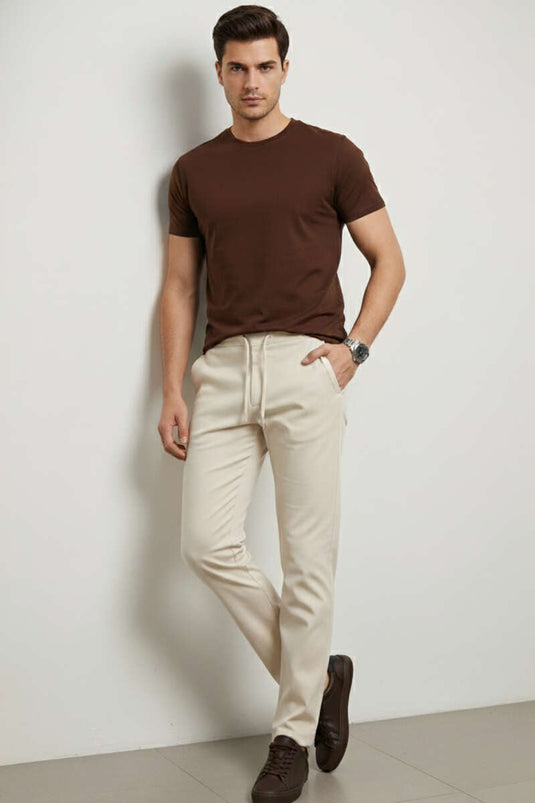 بنطلون رجالي من قماش الجبردين مع رباط عند الخصر، بيج