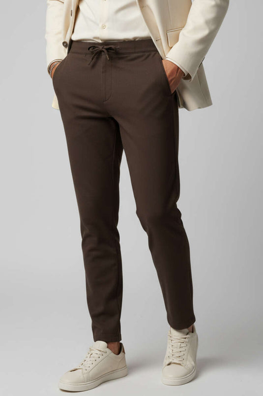 Pantaloni da uomo in gabardine con coulisse in vita Marrone