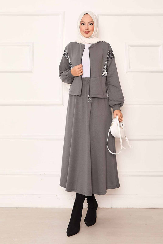 Ensemble crop top et jupe avec détails garnis gris