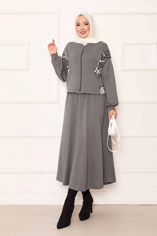 بدلة تنورة قصيرة مفصلة من غارني باللون الرمادي