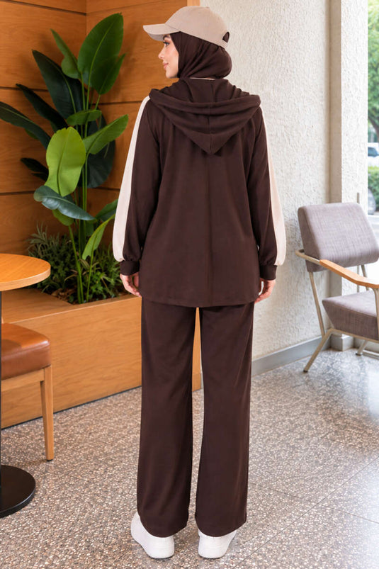 Gestricktes Kapuzen-Set Mit Weitenhose In Braun