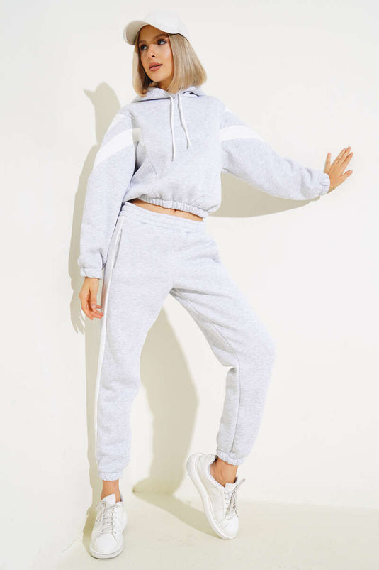 طقم سويت شيرت مزخرف بثلاثة خيوط باللون الرمادي