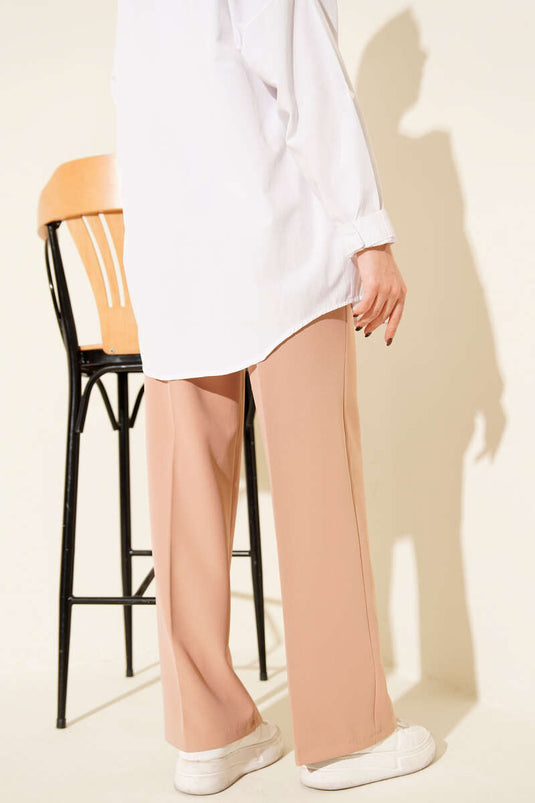 بنطلون واسع الساقين مع حزام عريض بلون اللاتيه