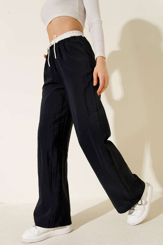 بنطال واسع الساق بحزام عند الخصر باللون الأزرق الداكن