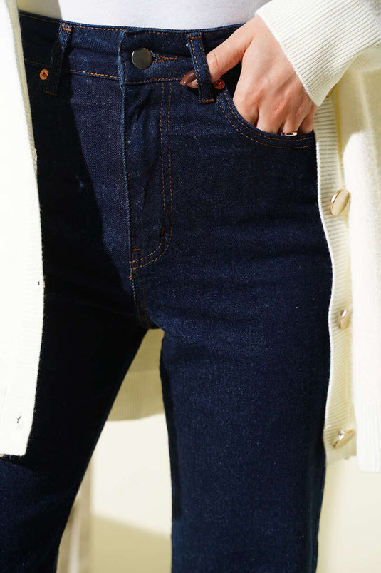 Jean bleu marine à jambes larges et boutons