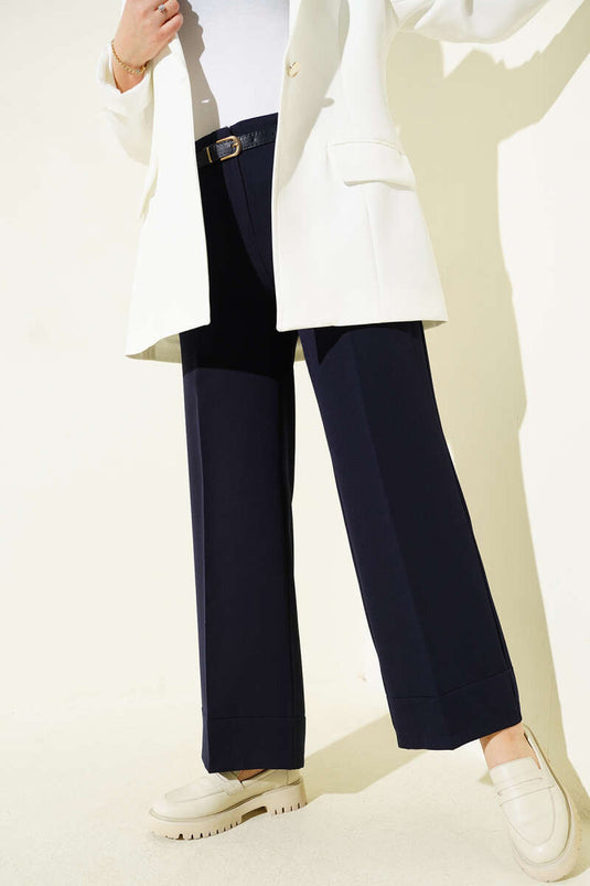 Pantalon en tissu bleu marine à jambes larges et ceinture