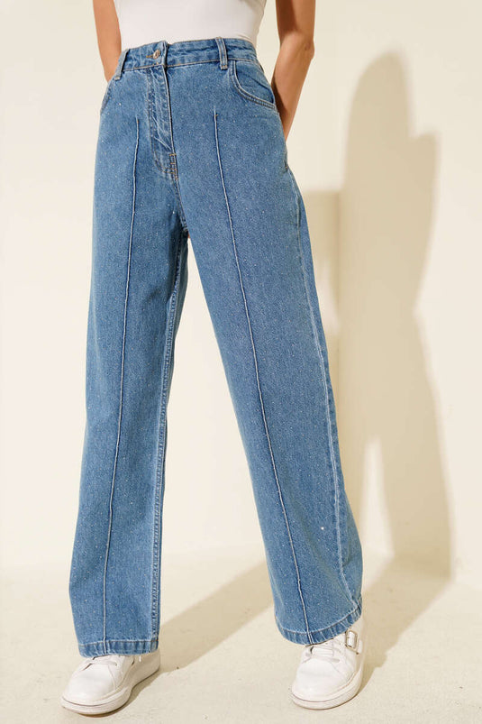 بنطلون جينز قصير واسع الساقين مزين بأحجار الراين، أزرق