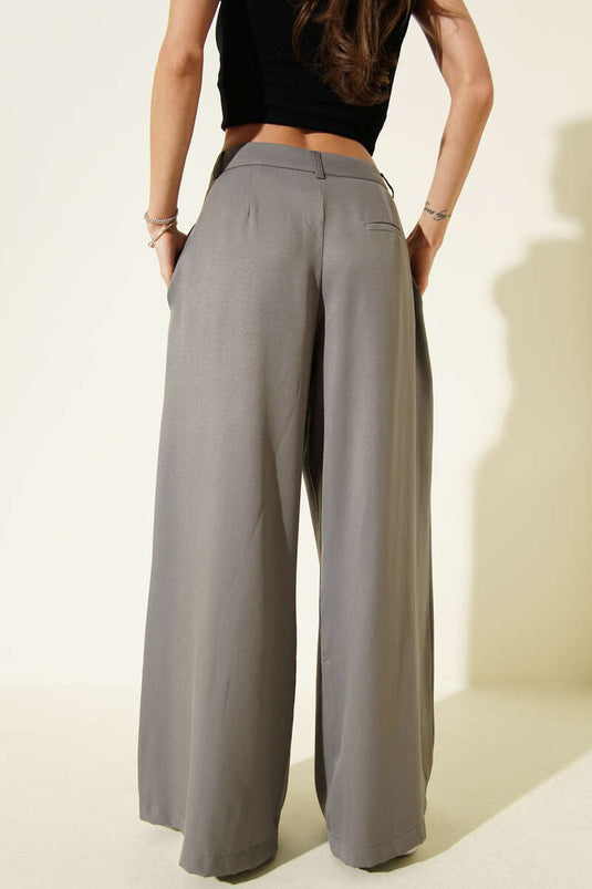 بنطال واسع الأرجل بكسرات فضفاض رمادي