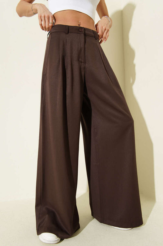 بنطال واسع الأرجل بكسرات فضفاض بني