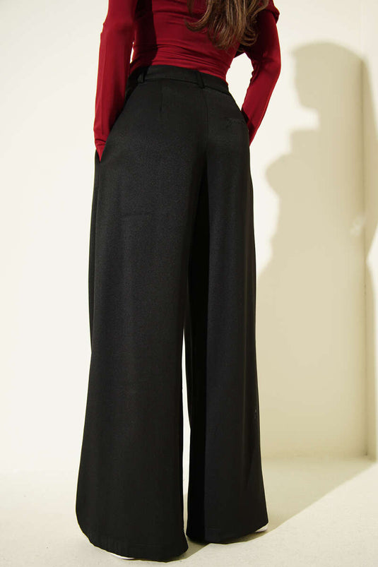 بنطال واسع الأرجل بكسرات فضفاض أسود