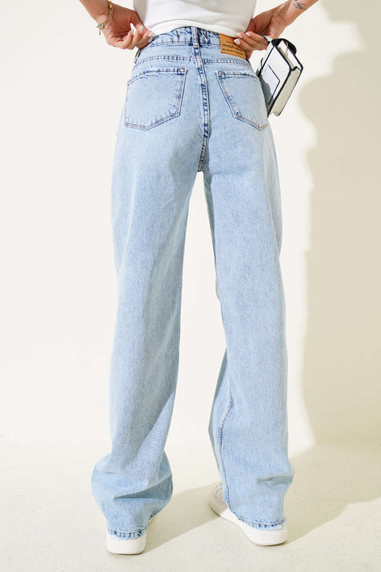 Wide Leg Jeans in Snow