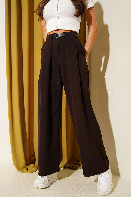 Pantalon large plissé avec ceinture marron