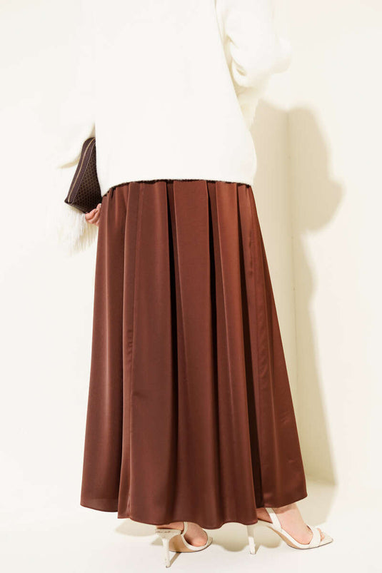 Jupe en satin large plissée marron