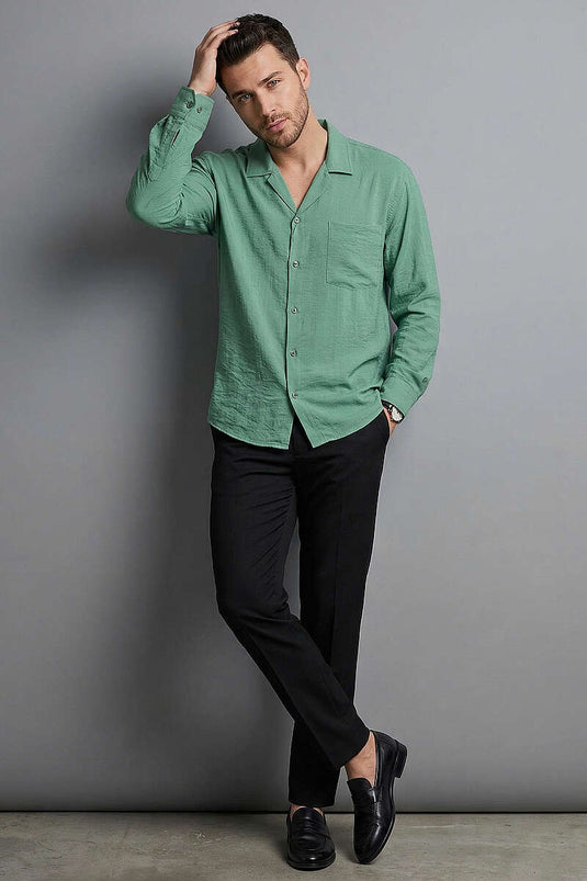 Camicia oversize con ampio scollo a V e tasca singola verde