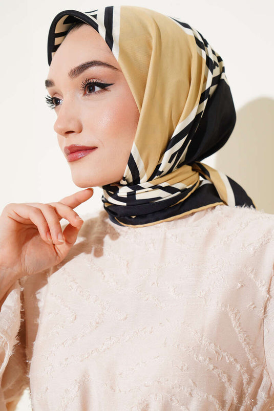 Satin-Twill-Schal Latte mit geometrischen Details