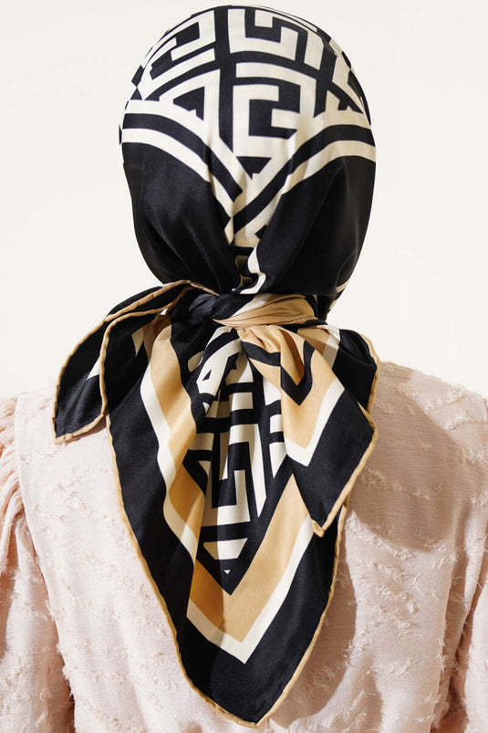 Satin-Twill-Schal Latte mit geometrischen Details